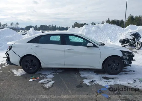 2023 Hyundai Elantra Sel z USA, uszkodzony, nr VIN 5NPLM4AG4PH104640